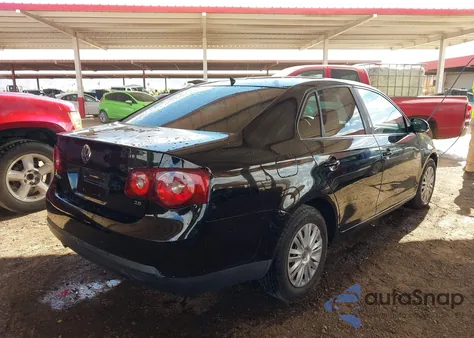 2010 Volkswagen Jetta S z USA, uszkodzony, nr VIN 3VWJZ7AJ2AM088796